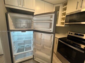 8145 NW 7th St in Miami, FL - Building Photo - Building Photo