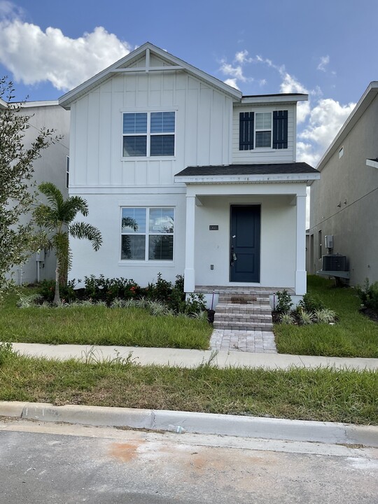 13031 Tollcross Wy in Oakland, FL - Building Photo