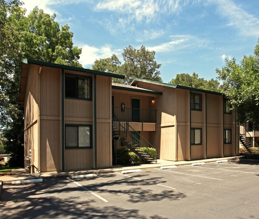 Crest View Apartments in Auburn, CA - Building Photo