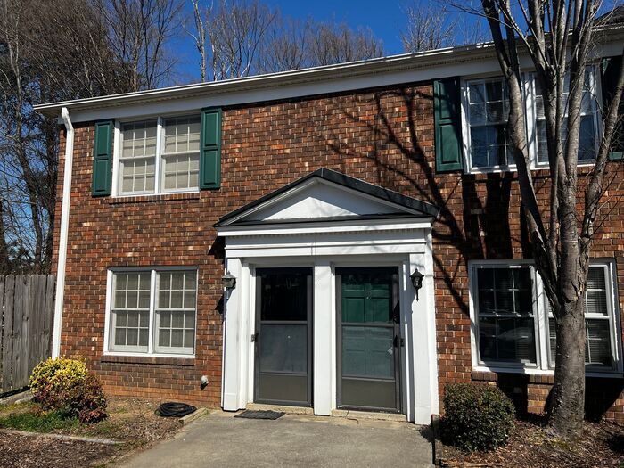 1 Hartsville Dr in Taylors, SC - Building Photo
