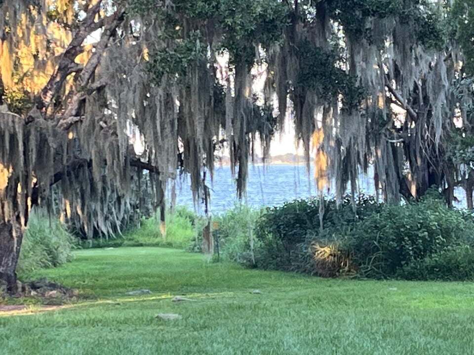 1652 Barney Bass Rd in Frostproof, FL - Foto de edificio