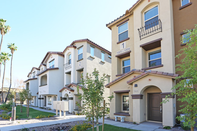 The Place on Jentilly in Tempe, AZ - Foto de edificio - Building Photo