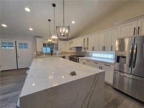 5836 Corazon Dr in Las Vegas, NV - Building Photo - Building Photo