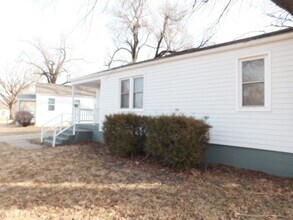 1504 Edgemoor Dr in El Dorado, KS - Building Photo - Building Photo