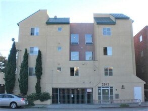 2943 MacArthur Blvd in Oakland, CA - Building Photo - Interior Photo