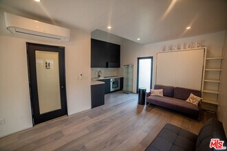 205 Venice Way in Los Angeles, CA - Building Photo - Building Photo