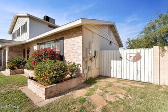 2542 W Nopal Ave in Mesa, AZ - Building Photo - Building Photo