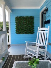 1223 E Waldburg St in Savannah, GA - Foto de edificio - Building Photo