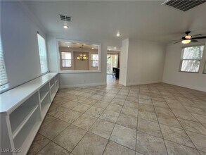 10068 W Glen Aire Ave in Las Vegas, NV - Building Photo - Building Photo