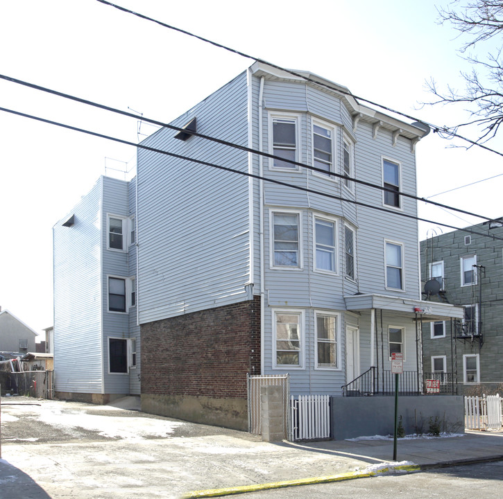 204 Geneva St in Elizabeth, NJ - Foto de edificio