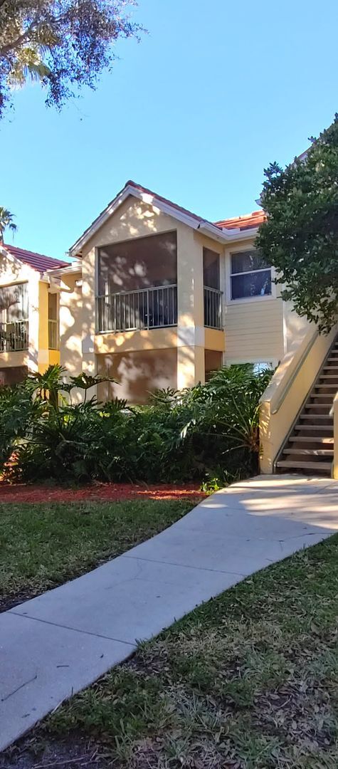 12540 Equestrian Cir in Ft. Myers, FL - Building Photo - Building Photo