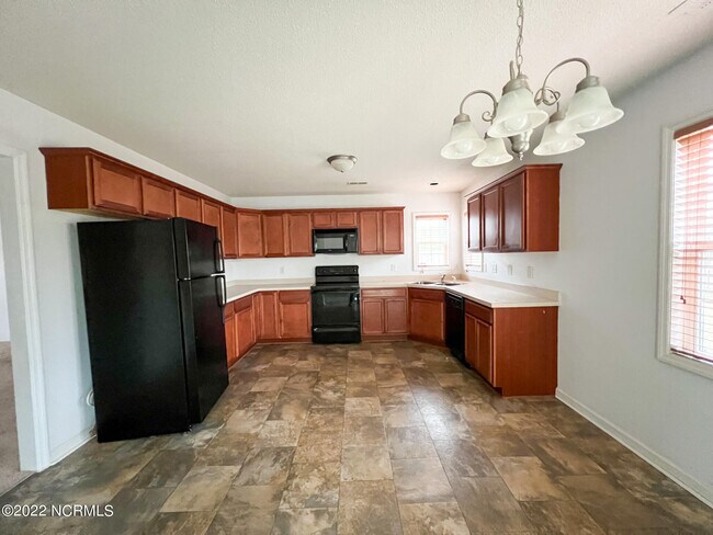 242 Smallwood Rd in Hubert, NC - Building Photo - Building Photo