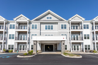 Reserve at Lakeside 55+ in Newburgh, NY - Foto de edificio - Building Photo