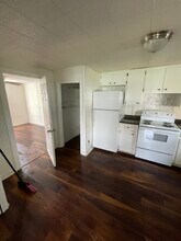 911 W 3rd St in Taylor, TX - Building Photo - Building Photo
