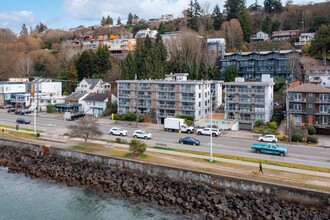 2108 Alki Ave SW in Seattle, WA - Building Photo - Building Photo