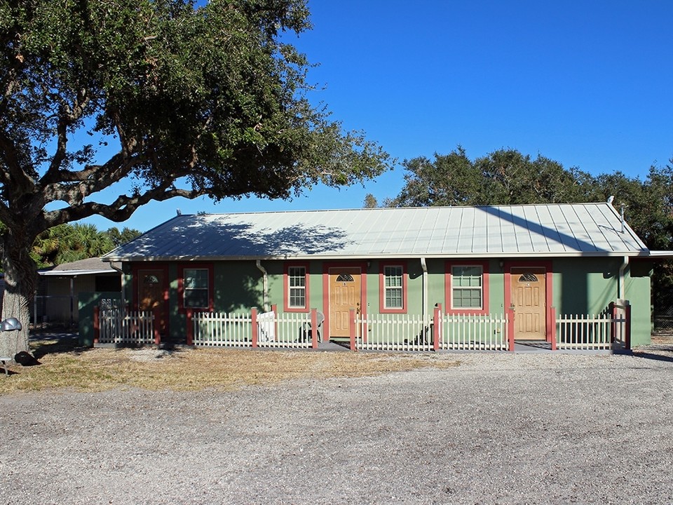 4004 N Us Highway 1 in Fort Pierce, FL - Building Photo