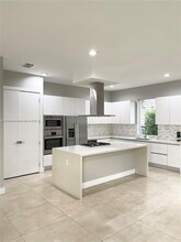 10061 NW 75th St in Doral, FL - Building Photo - Building Photo