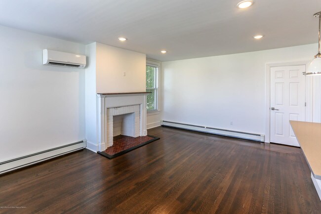 35 Ocean Blvd-Unit -3 in Atlantic Highlands, NJ - Foto de edificio - Building Photo