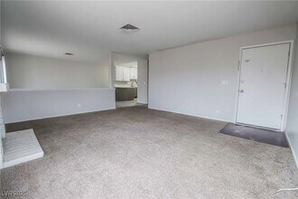 7019 Grassy Knoll St in Las Vegas, NV - Building Photo - Building Photo