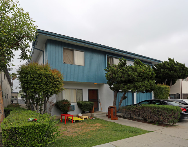 7328 Newlin Ave in Whittier, CA - Foto de edificio - Building Photo