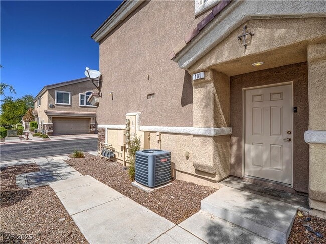 1070 Thrill Ct in Henderson, NV - Building Photo - Building Photo