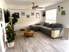 5460 SW 70th Pl N in Miami, FL - Foto de edificio - Building Photo