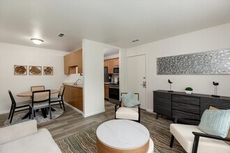 Pine Creek Apartments in Clio, MI - Foto de edificio - Building Photo