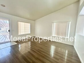 12323 Honeybear Ln in Victorville, CA - Building Photo - Building Photo