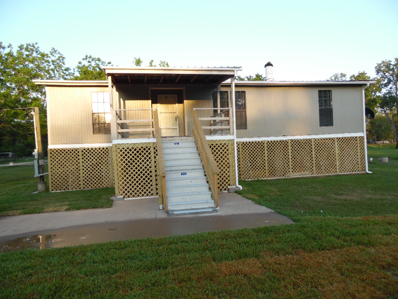 107 Spur in Holiday Lakes, TX - Building Photo