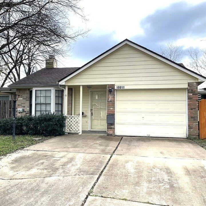 19911 Westcliffe Ct in Cypress, TX - Building Photo