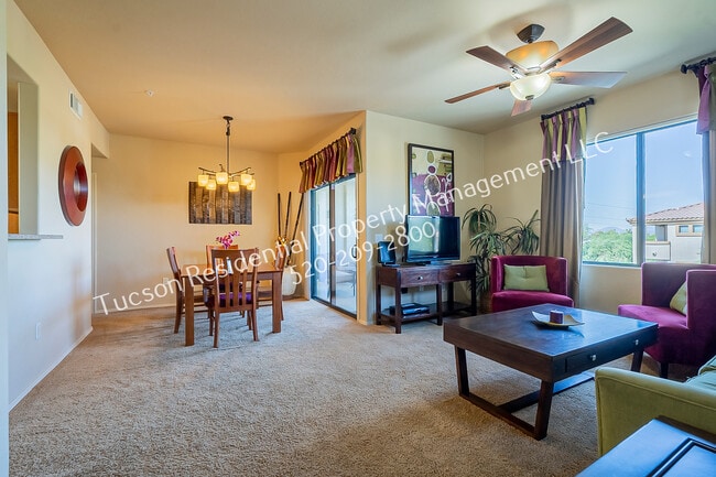 2550 E River Rd in Tucson, AZ - Building Photo - Building Photo