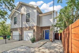 3925 Lowden St-Unit -B in Houston, TX - Building Photo - Building Photo