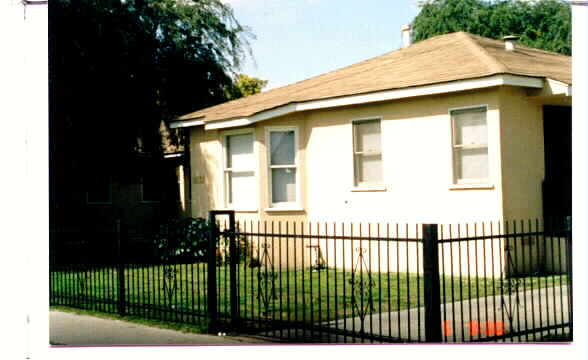 10771-10775 Barlow Ave in Lynwood, CA - Building Photo