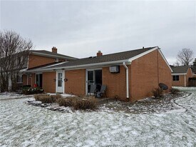 2465 Warren Pkwy in Twinsburg, OH - Building Photo