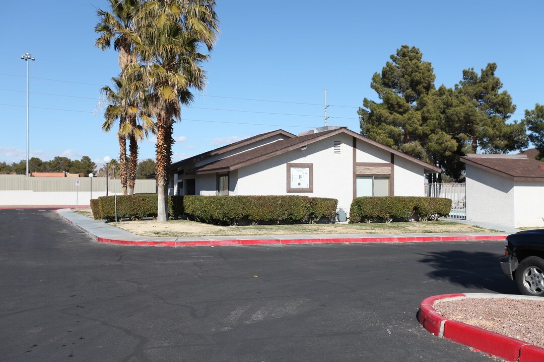 Azure Crest Townhomes in Las Vegas, NV - Building Photo