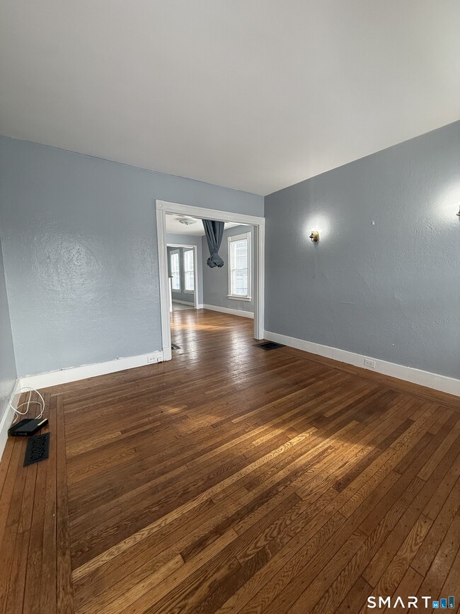 553 1st Ave in West Haven, CT - Building Photo - Building Photo