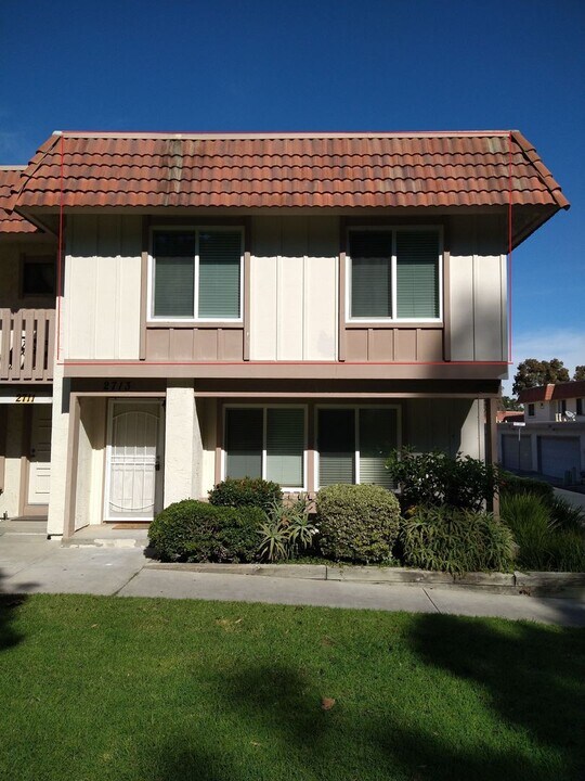 2713 Via Cardel in Carlsbad, CA - Building Photo