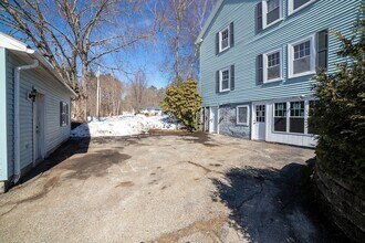 5 Maple Ave, Unit 1 in Oxford, MA - Foto de edificio - Building Photo