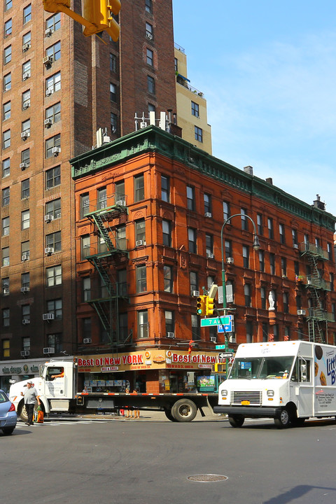 200 W 14th St in New York, NY - Building Photo