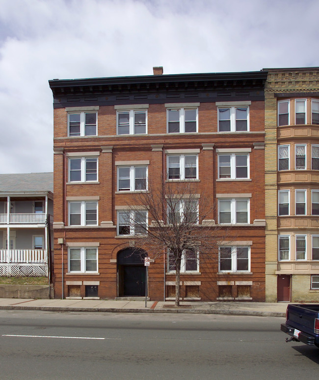 807-809 High St in Holyoke, MA - Foto de edificio - Building Photo