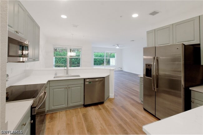 property at 1395 Mariposa Cir