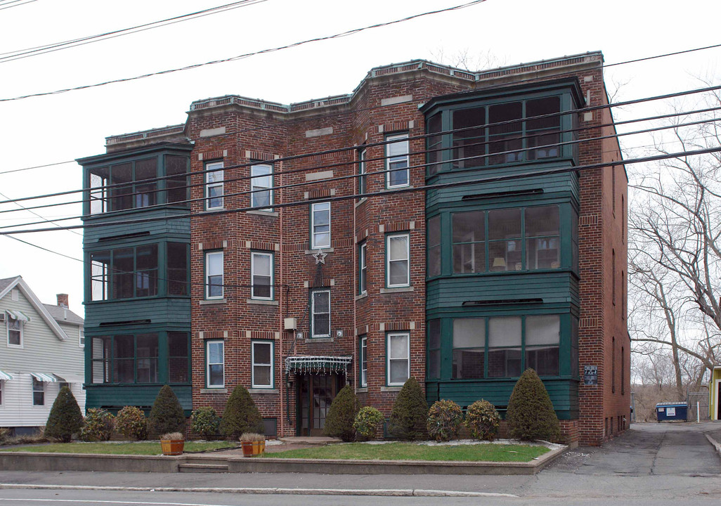 882 Main St in Holyoke, MA - Foto de edificio