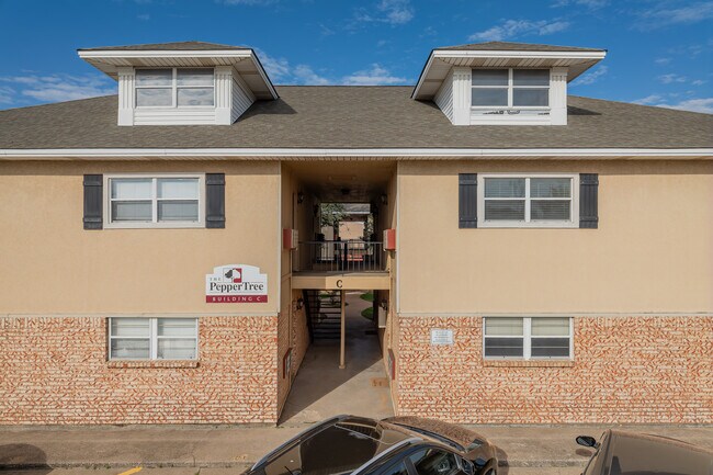 Peppertree Apartments in Lawton, OK - Foto de edificio - Building Photo