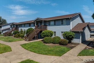 Devonshire Court Apartments in Salem, OR - Building Photo - Primary Photo