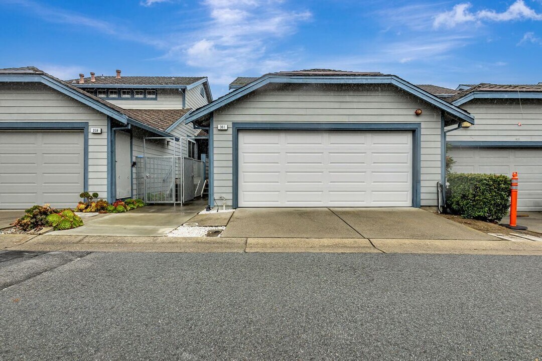 361 Michelle Ln in Daly City, CA - Building Photo