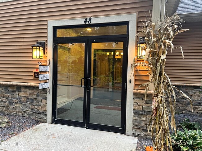 48 Bavarian Wy in Altamont, NY - Building Photo - Building Photo