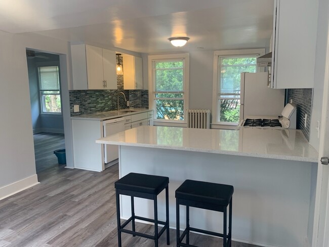 50 William St, Unit Remodeled 2nd Floor Apt