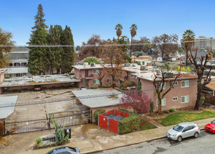 718 N Floral St in Visalia, CA - Building Photo - Building Photo