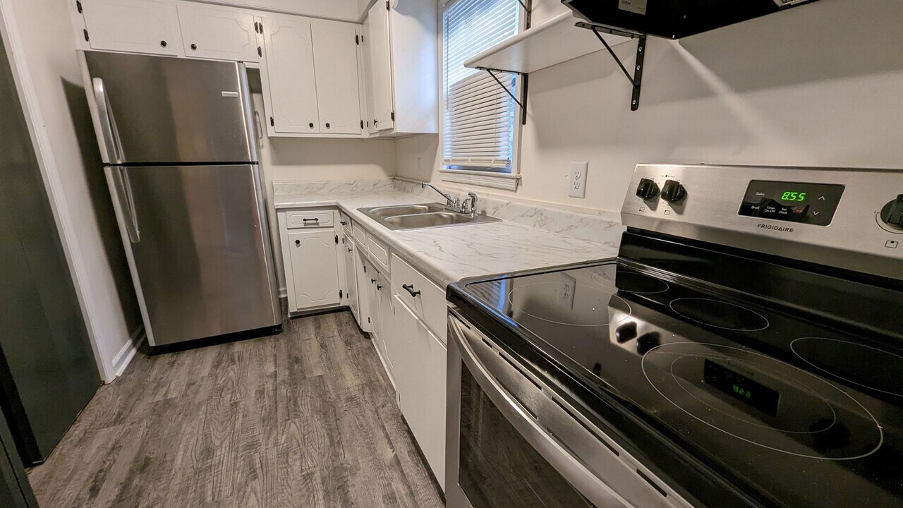 114 Coldbrook Dr in Spartanburg, SC - Building Photo