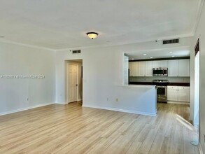 671 Biltmore Way, Unit 402 in Coral Gables, FL - Building Photo - Building Photo